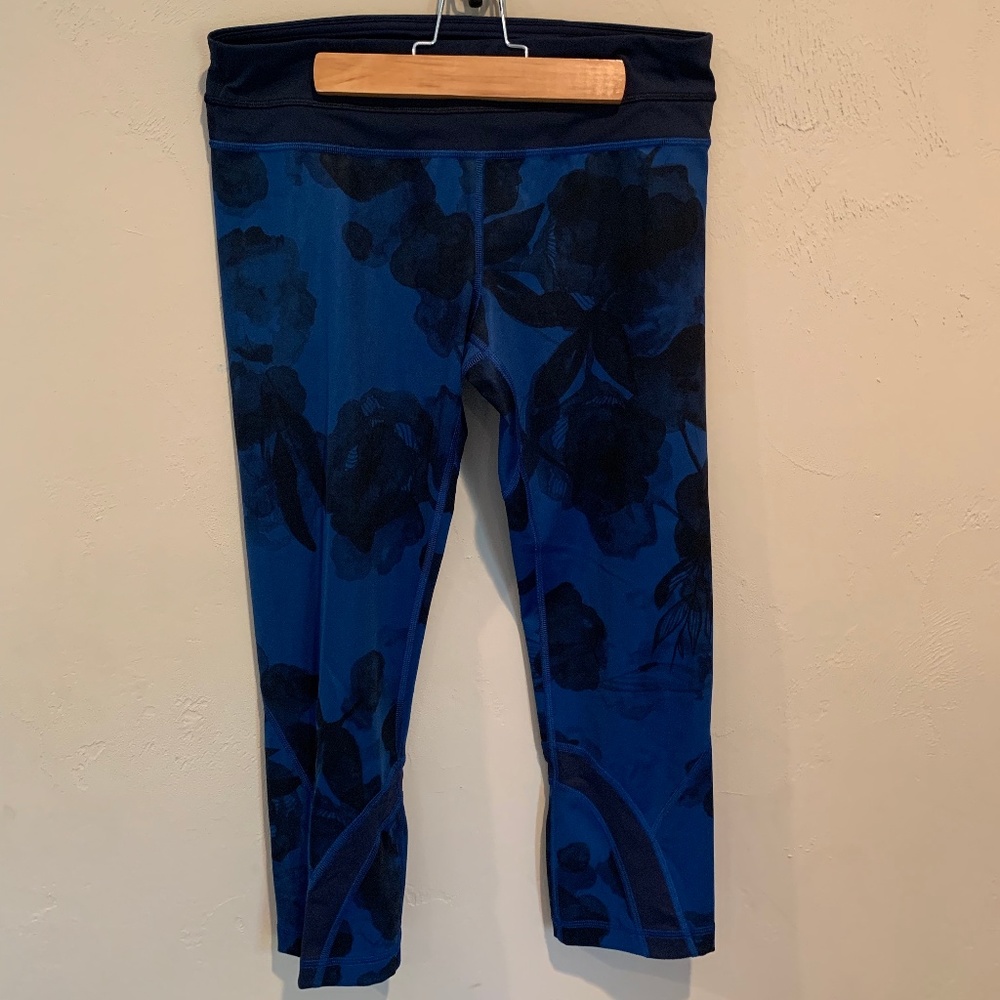 Blue Floral Lululemon cropped leggings